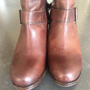 Frye Vera back zip tall boots is 7.5